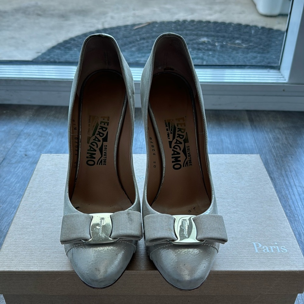 Salvator Ferragamo Gold slip on pump